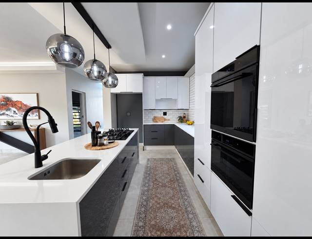 4 BEDROOM FREEHOLD FOR SALE IN FOUNTAINBROOK ESTATE